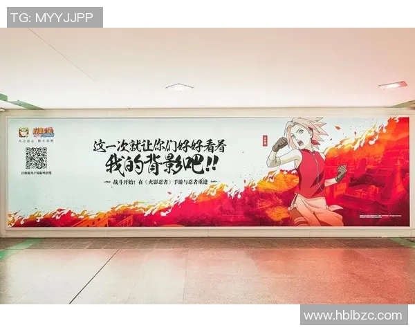 足球场上的她背影独立坚韧 追逐梦想的女子力量与坚持